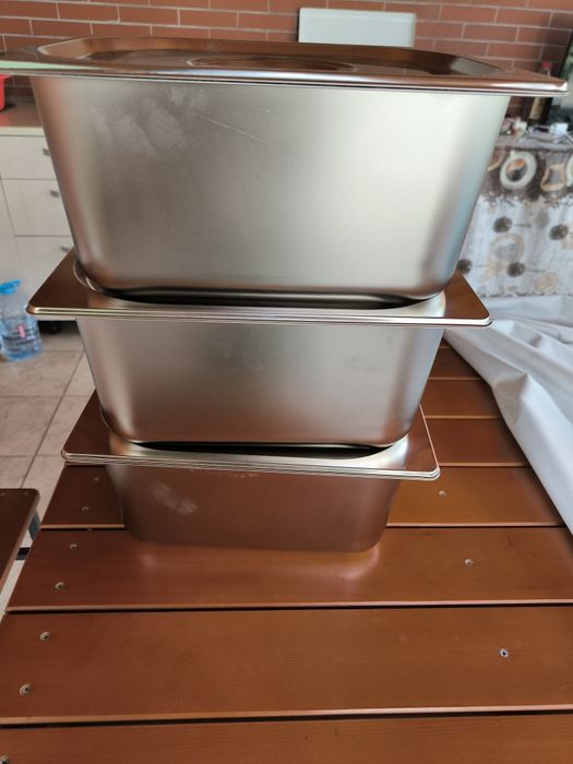 Tăvi cu capac de inox