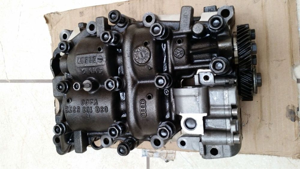 Pompa ulei vw Passat B6 Golf 5 superb 2.0TDI BMR BMP CBAB BKP BMN BMM