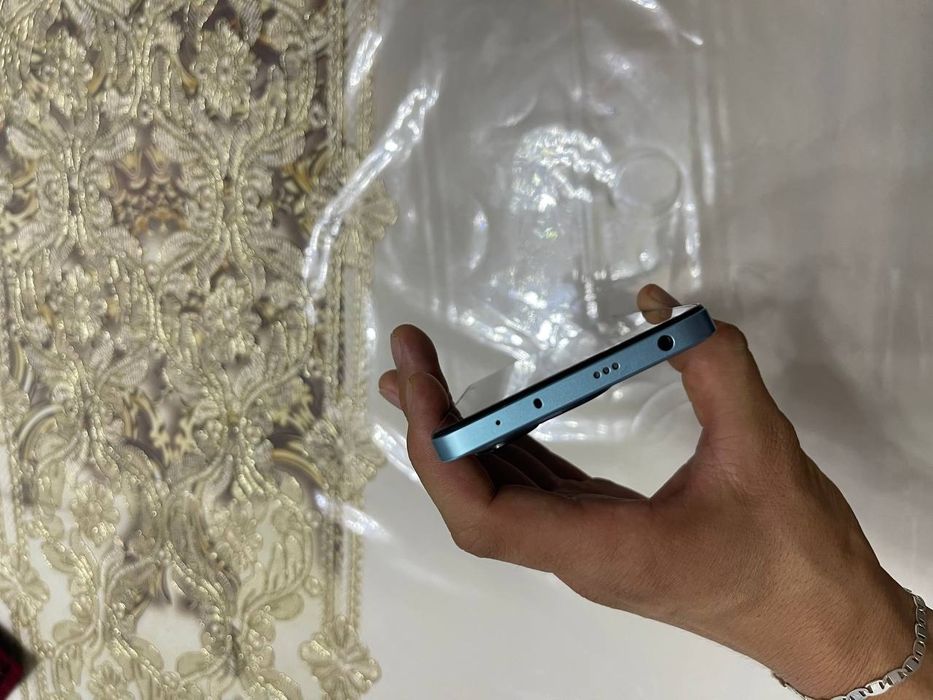 Redmi not 14 sotiladi 
Xolati ideal 
128 xotira 
Chizilgan singan chaq
