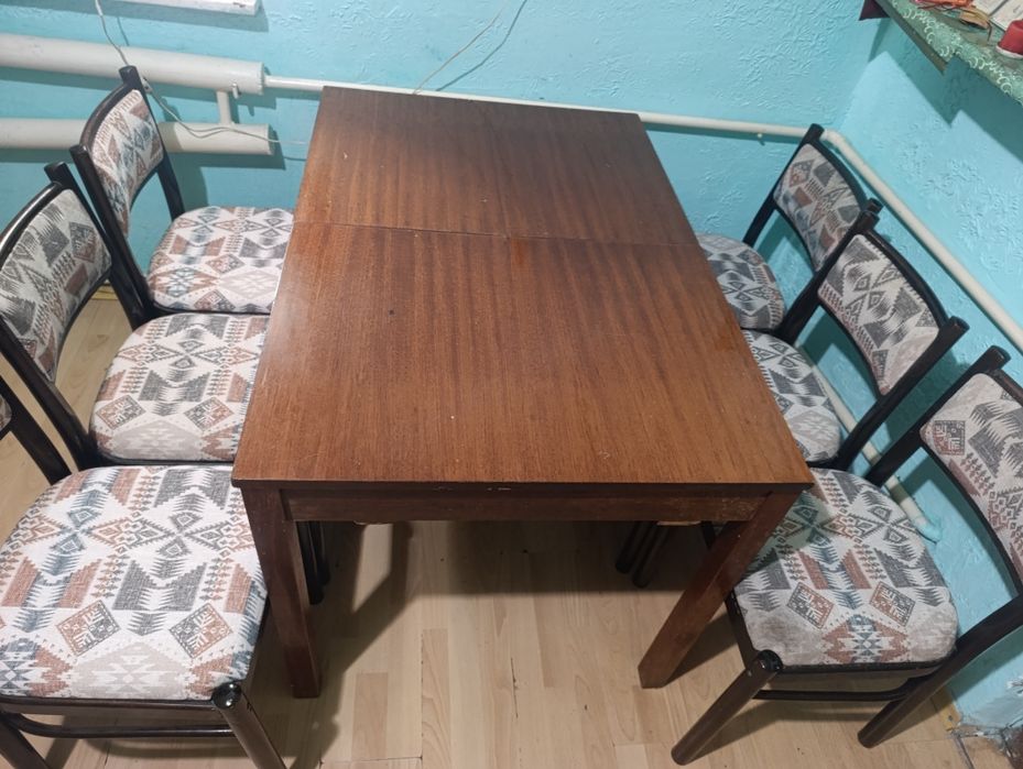 Стол и стулья б/у