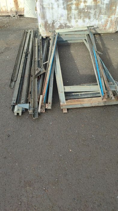 Продам металлические уголки