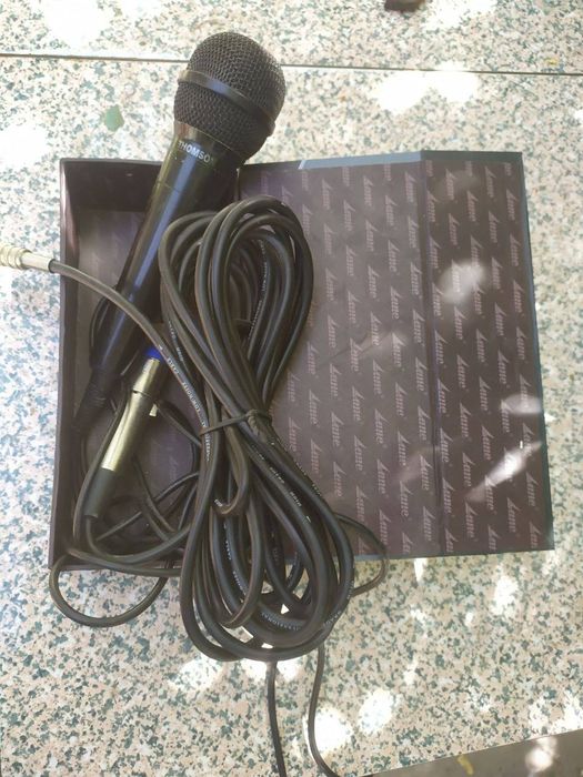 Продаётся проводной микрофон