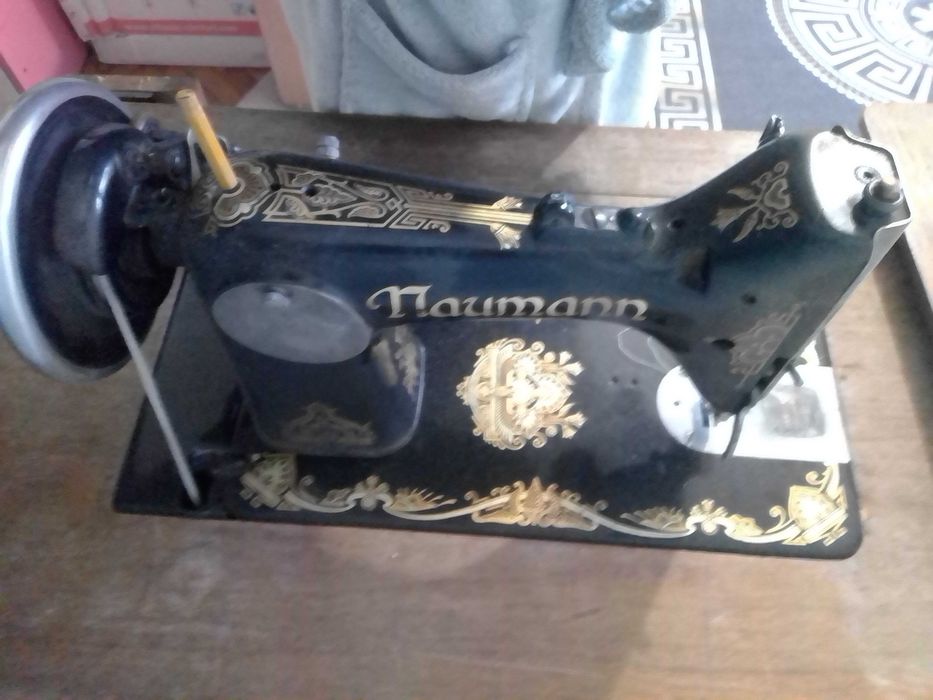 Стара шевна машина.NAUMANN