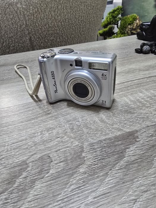 Aparat foto compact Canon PowerShot A550 – 7.1 MP, Zoom Optic 4x, Aspect Retro / Vintage