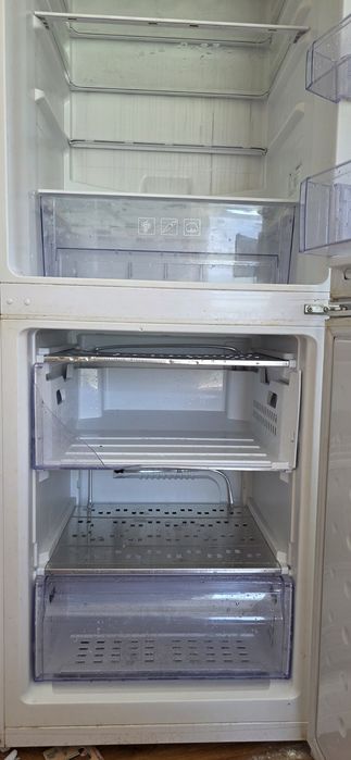 Хладилник с фризер Beko