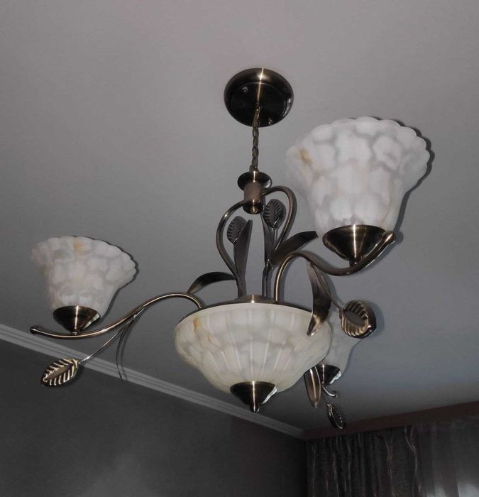 Люстра производства ОАЭ