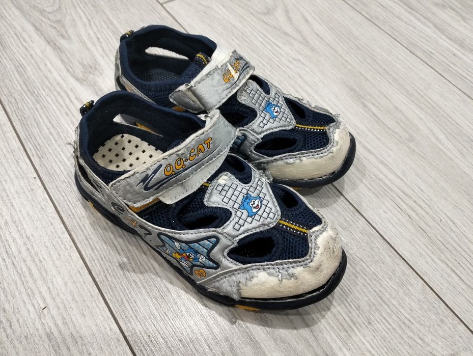 Отдам обувь даром