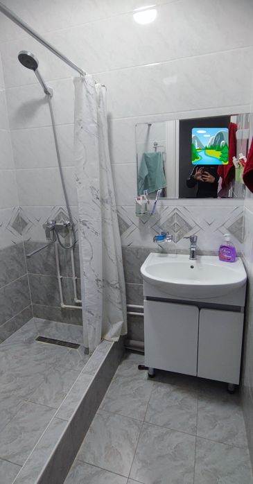 5 xonali Dom sotiladi yangi remont qilingan