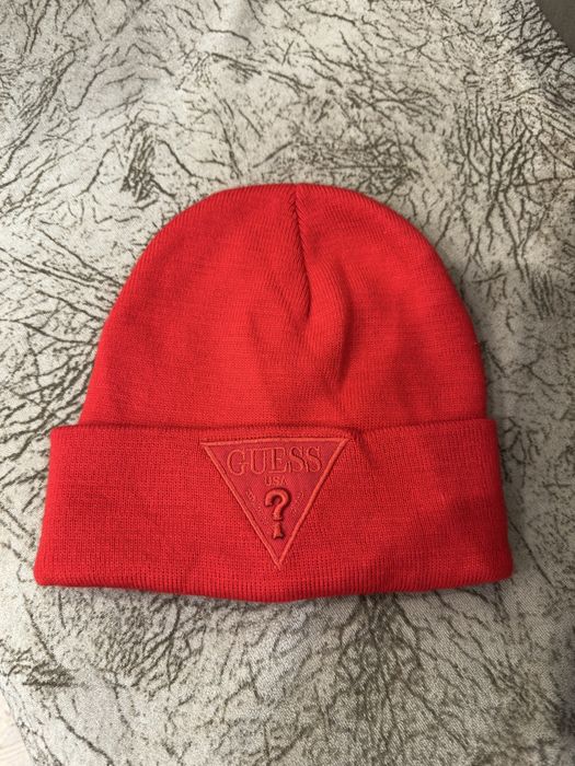 Зимни шапки BURBERRY & GUESS