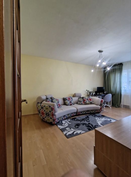 Inchiriez apartament
