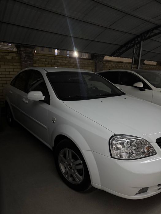 Lasetti sotiladi 2009 yil bir qo’l