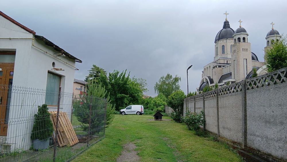 Teren si casa de vanzare