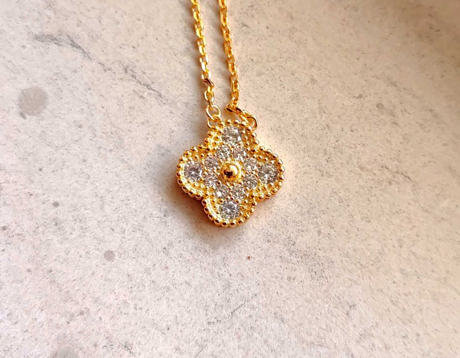 Дамско колие с детелина в розово злато на Van Cleef & Arpels VCA