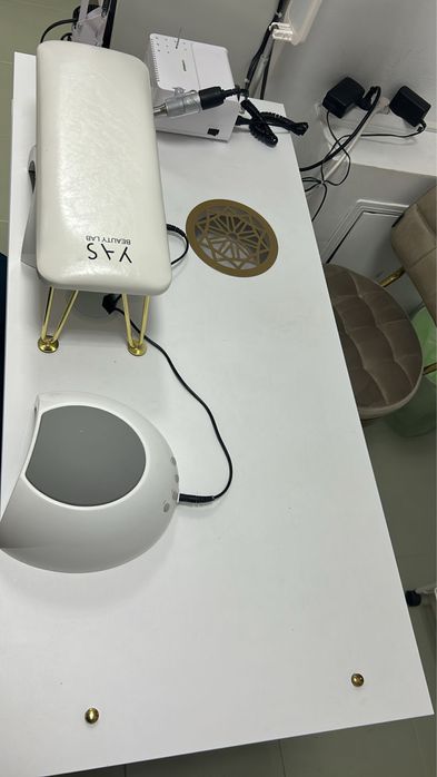 Masă manichiură Turbo Nails System+ Scaune .  putin  folosită!