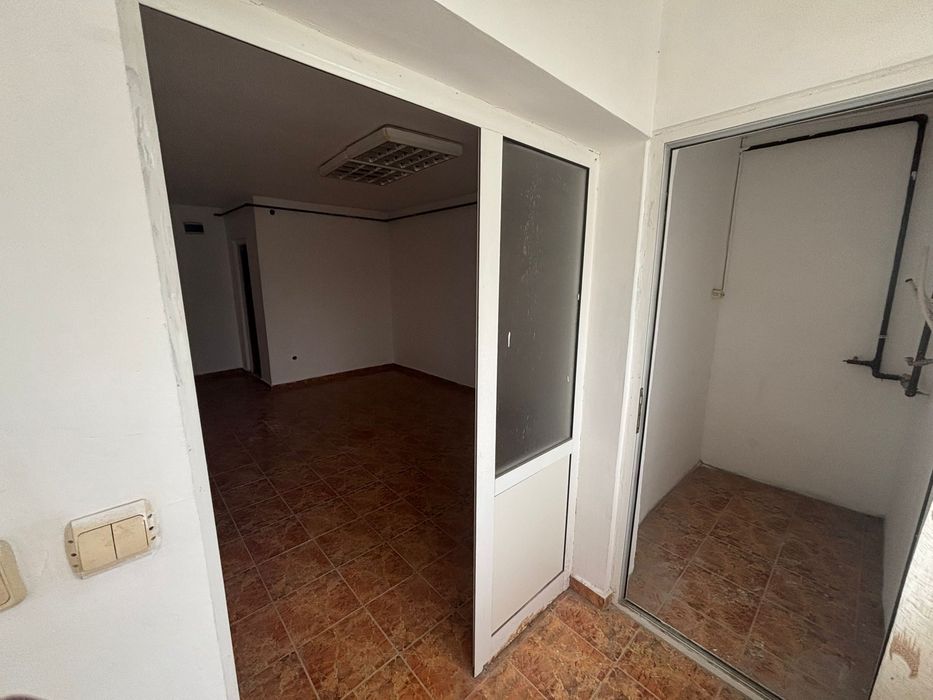 Vand doua garsoniere unite , spatii comerciale