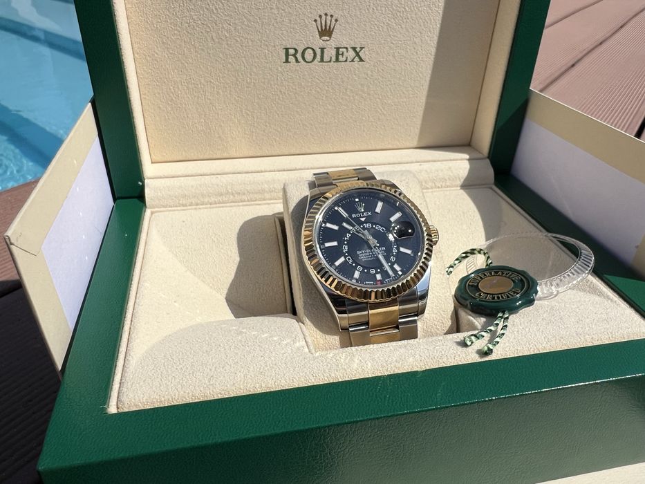 Rolex Sky Dweller Two Tone Gold 42mm Dial Negru
