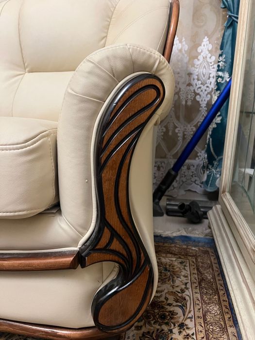 Продаётся диван в отличном состоянии.