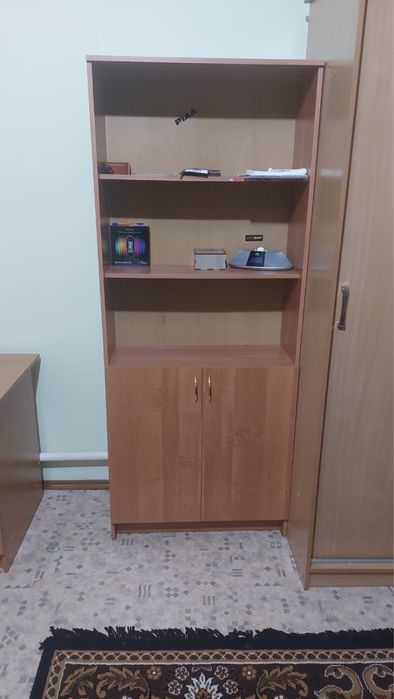 Продаётся книжный шкаф