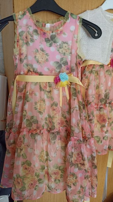 2 красиви роклички за принцеси, всяка по 30 лв, общо двете 56 лв.