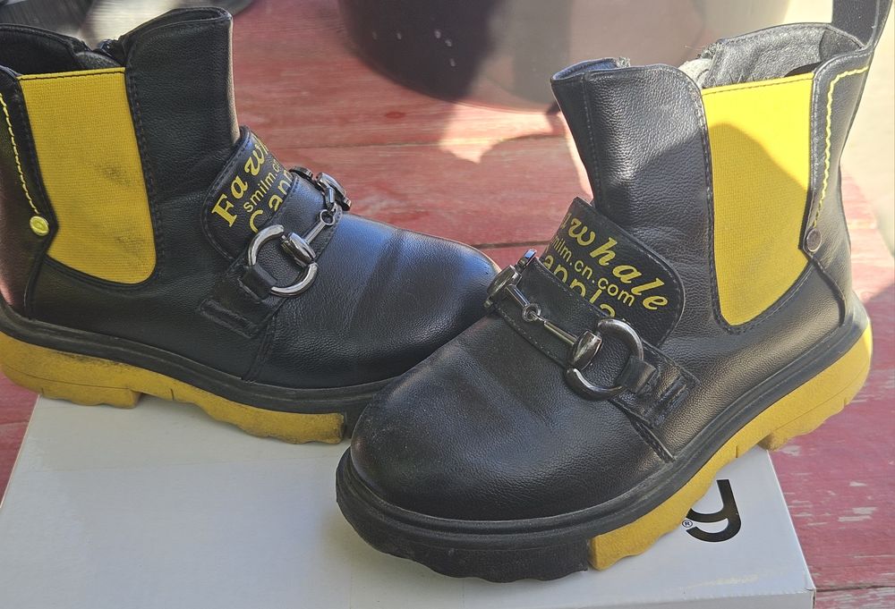 Күзгі аяқ киім сатылады