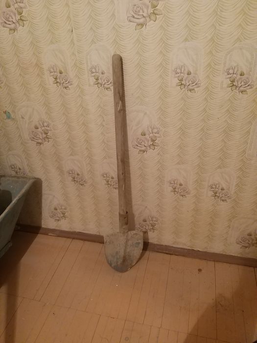 Продаются лопаты