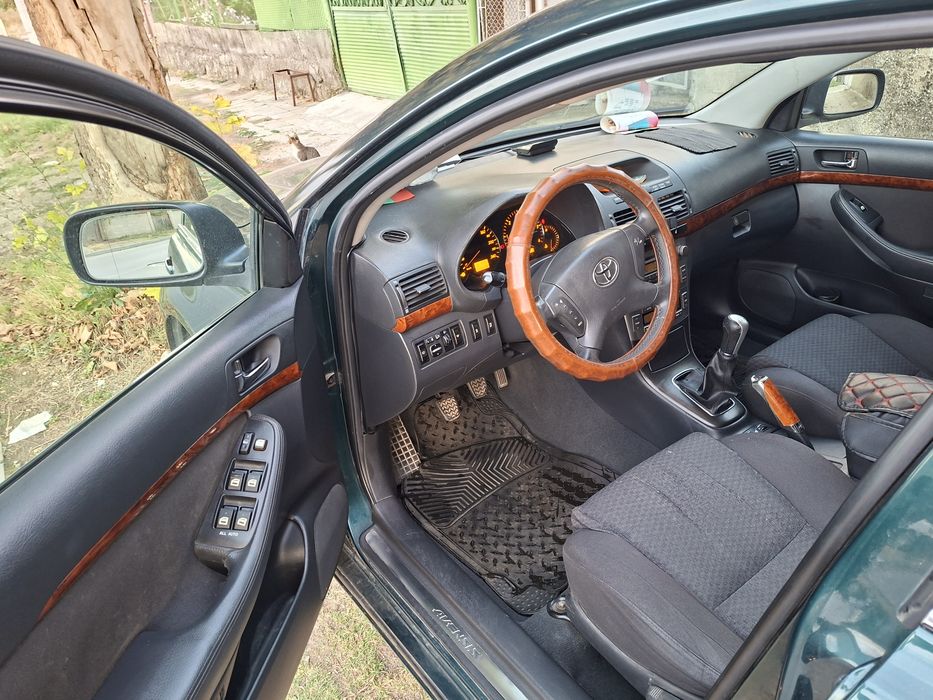 Продавам тойота авенсис т25 2004 г.2.0 дизел