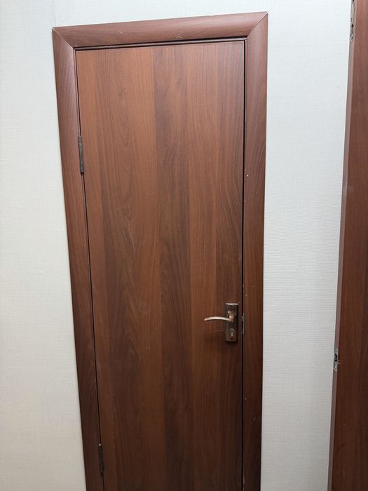 Деревянная дверь квартирная