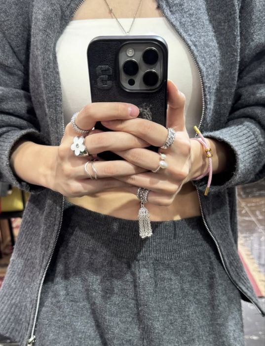 Продам колечко с кисточкой