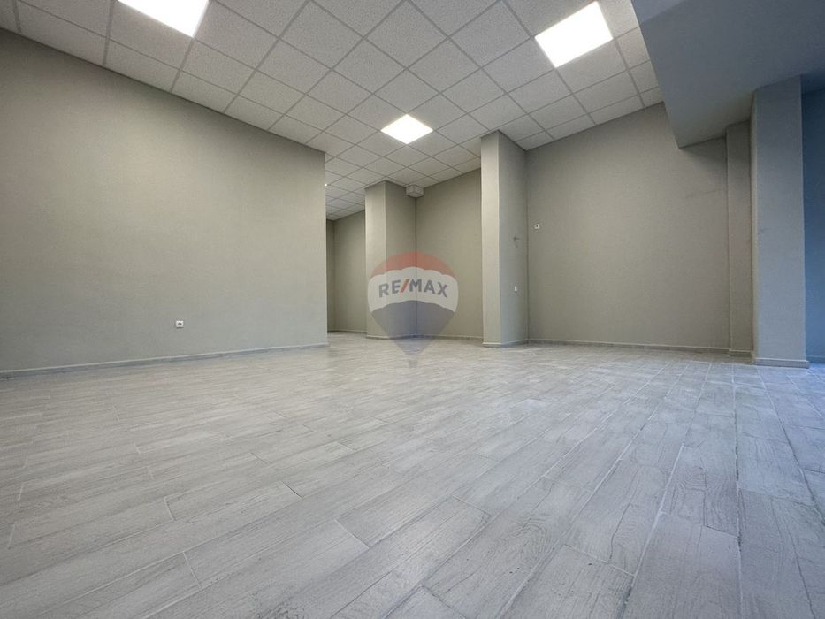 Дава се под наем Магазин в Варна, Гранд Мол Варна - 130 кв.м за 765 € - Снимка #3