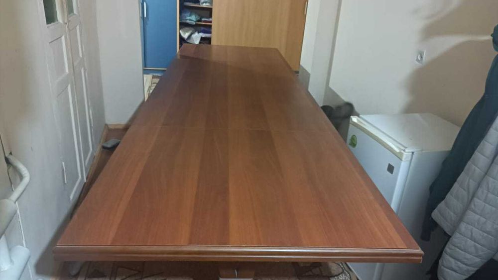 Большой стол на 20 человек