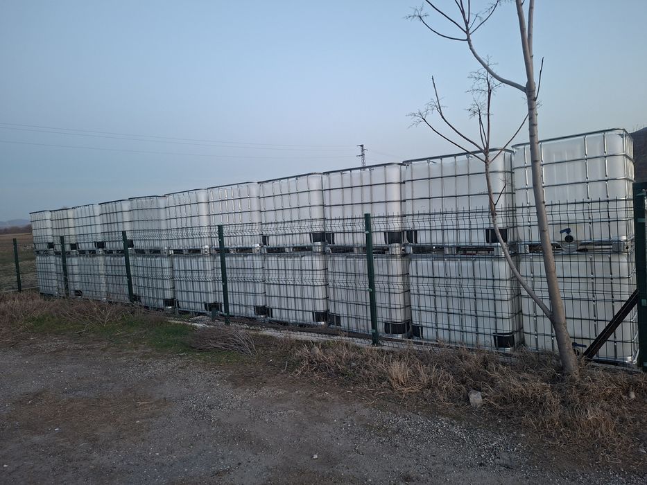 Цистерни, бидони 1000л..