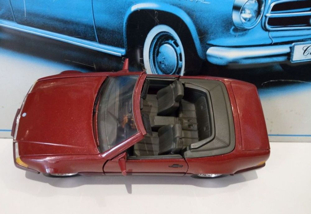 Mercedes Benz 500SL bburago scara 1:18

Scara 1:18

Thailanda

Po