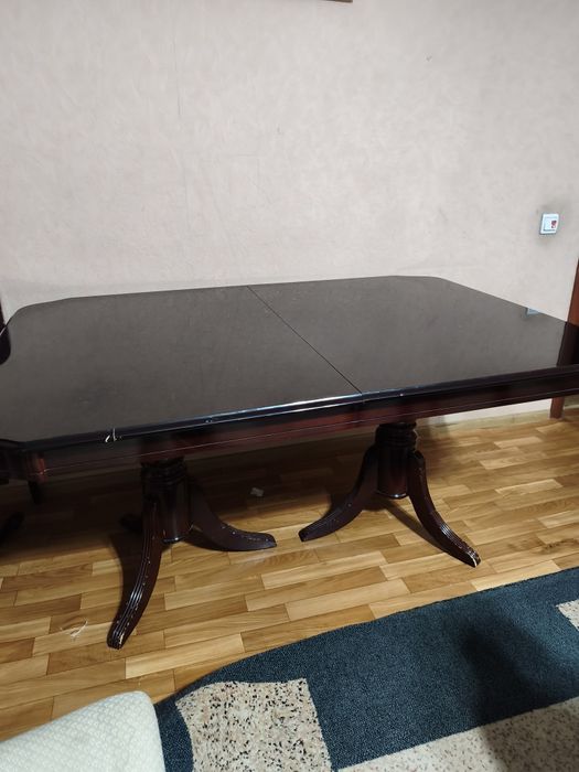 Продается стол со стульями