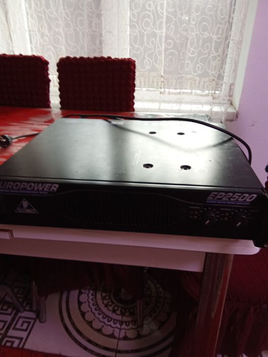 Amplificator Behringer 2500 w