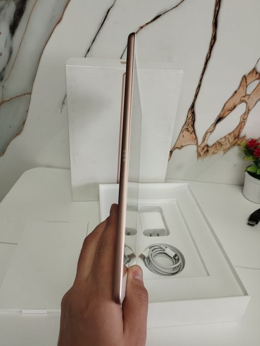 iPad 8 128G  ( Обмен )