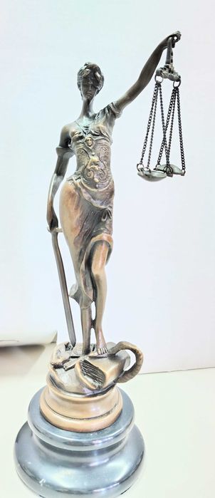Vând statuie Justiția, din bronz si statuie Lady at the Bar ,din bronz