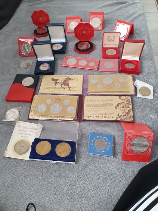 Monezi vechii. Diferete