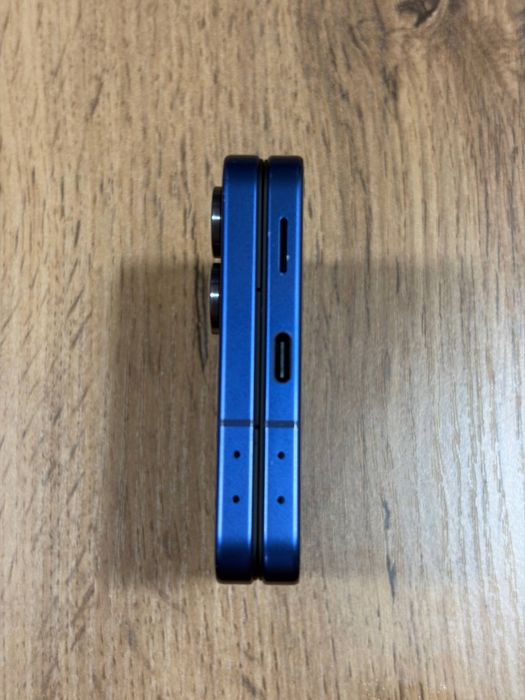 Samsung Galaxy Z Flip 7 (256 GB)