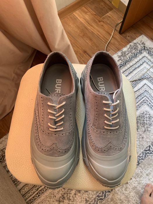 Обувь от бренда burberry