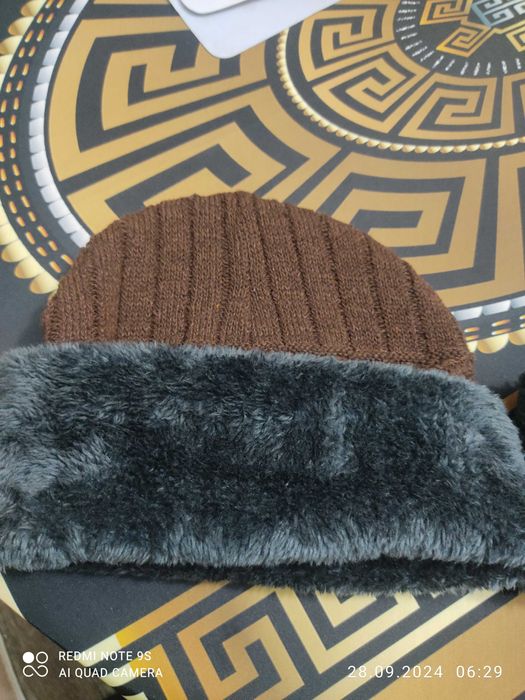 Продажа шапок, утеплённых.