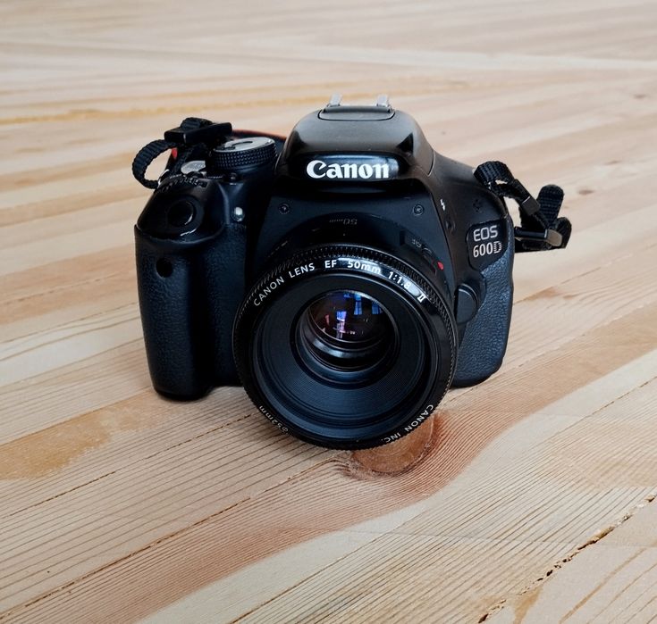 Фотоаппарат Canon EOS 600 D Б/У с обьективом
