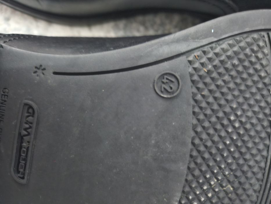 Pantofi bărbați din piele naturală, negri – purtați o singură dată
Ce