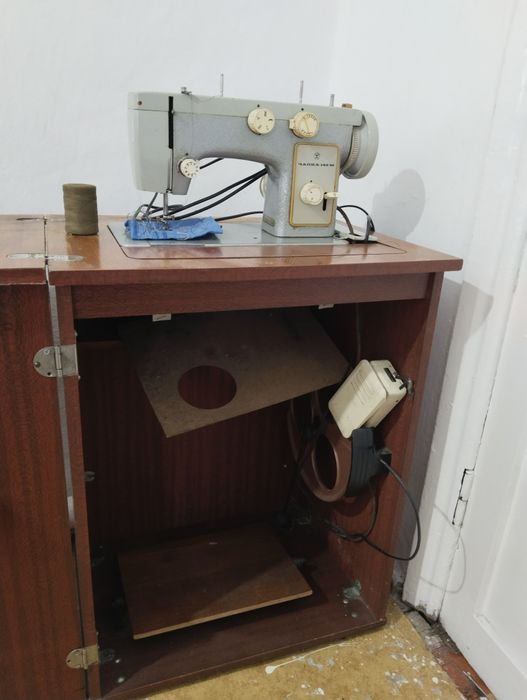 Продам швейную машинку