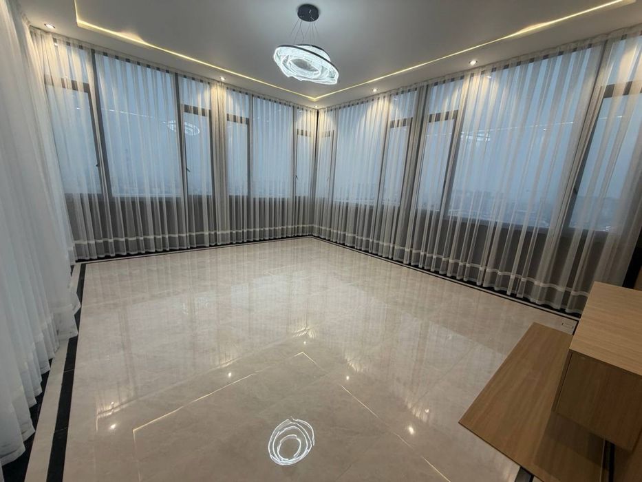 Аренда. Новая квартира. С терассой. Мирабадский район. Укомплектована