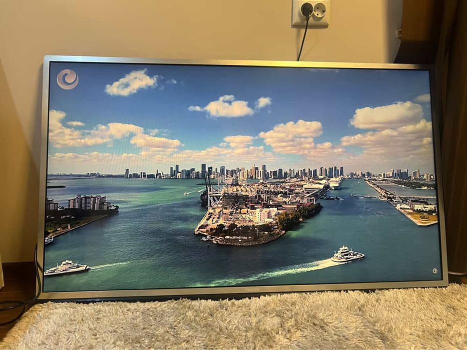 Philips 55” LED Smart TV със стойка за стена