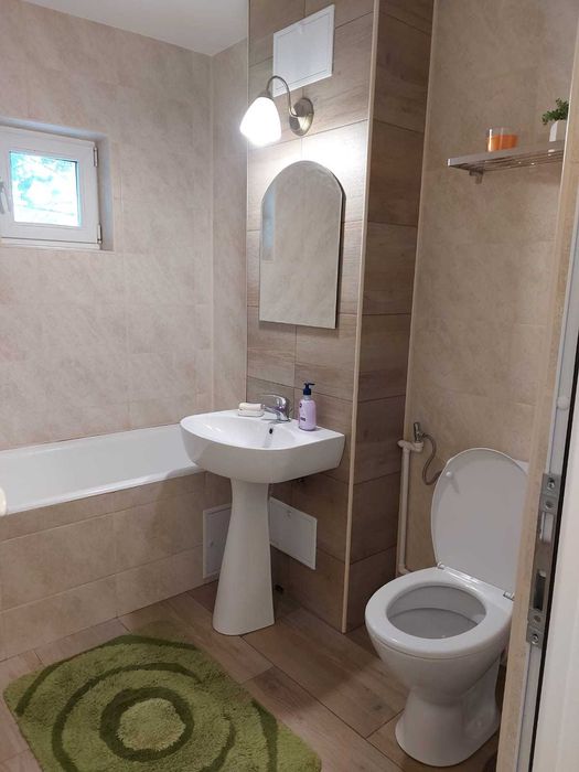 Proprietar închiriez apartament 2 camere decomandat et 2 zona centrala