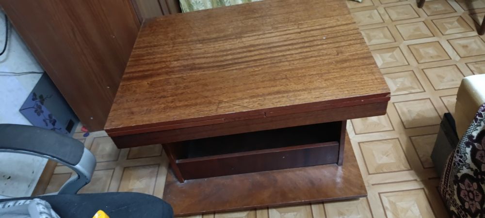 Отдам стол расклодной журнальный
