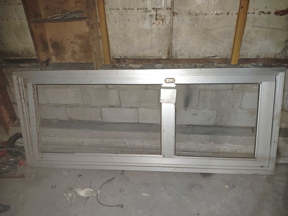 дверь алюминиевая