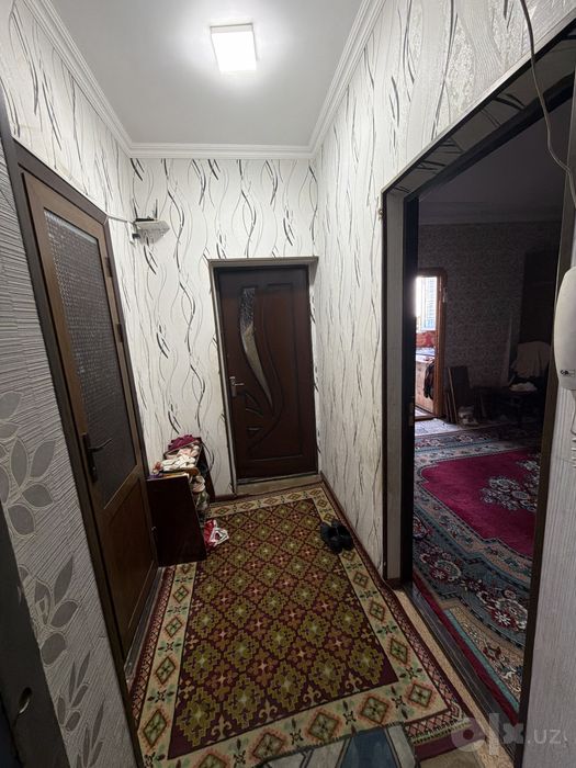 Srochno 1 xonali kvartira sotiladi Metro yonidan