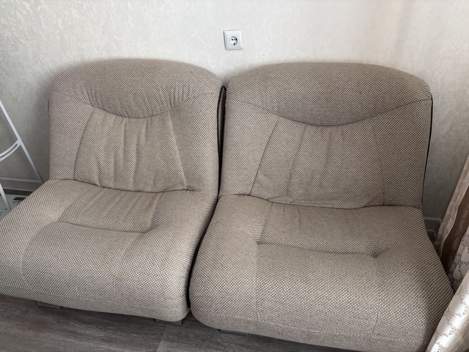 Отдам диван и два кресла